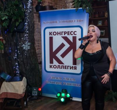 Певица, актриса, участница и победитель проектов "Живой звук" на канале Россия 1, "Голос Весны" на радио Весна FM, Караоке STAR на Муз-тв  Ю.Лебедева продолжила музыкальную часть вечера
